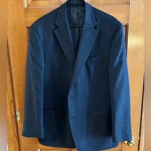 CHAPS Men’s Black pinstriped wool 2 button Blazer Sports coat.  size 42R
